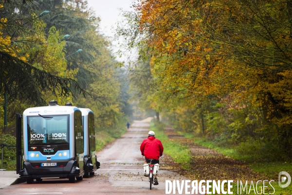 Une nouvelle navette électrique autonome sans chauffeur au bois de Vincennes.