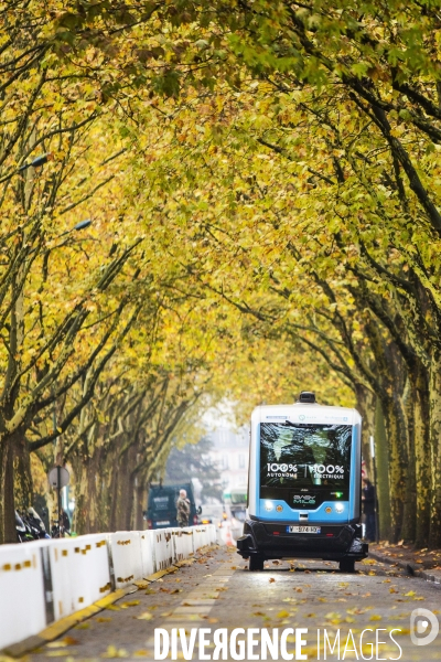 Une nouvelle navette électrique autonome sans chauffeur au bois de Vincennes.