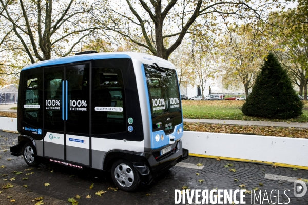 Une nouvelle navette électrique autonome sans chauffeur au bois de Vincennes.