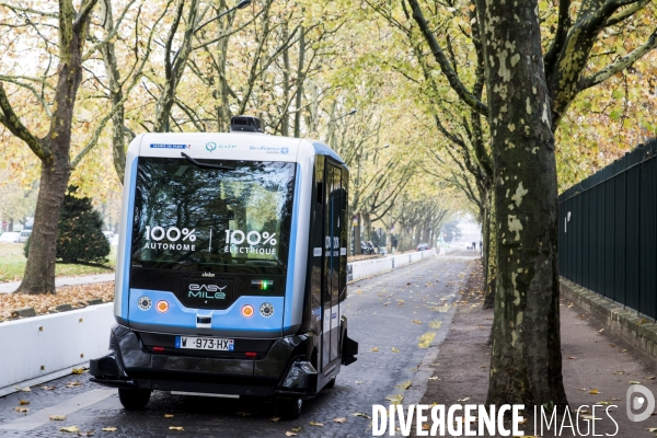 Une nouvelle navette électrique autonome sans chauffeur au bois de Vincennes.