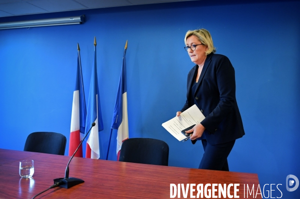 Marine Le Pen dénonce une fatwa bancaire