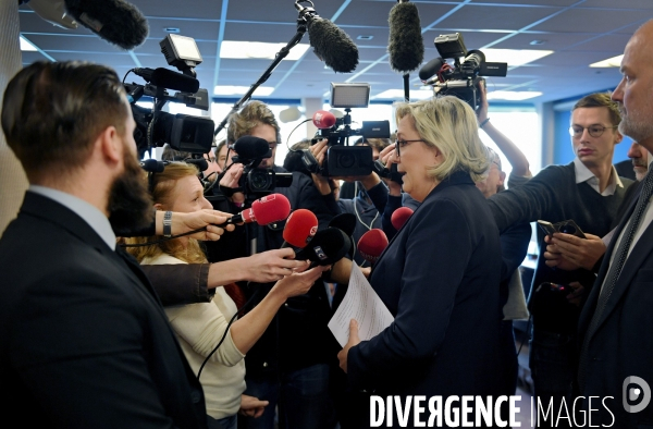 Marine Le Pen dénonce une fatwa bancaire