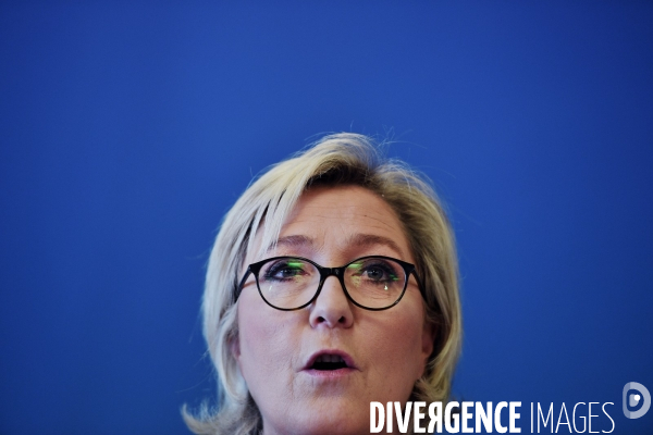 Marine Le Pen dénonce une fatwa bancaire