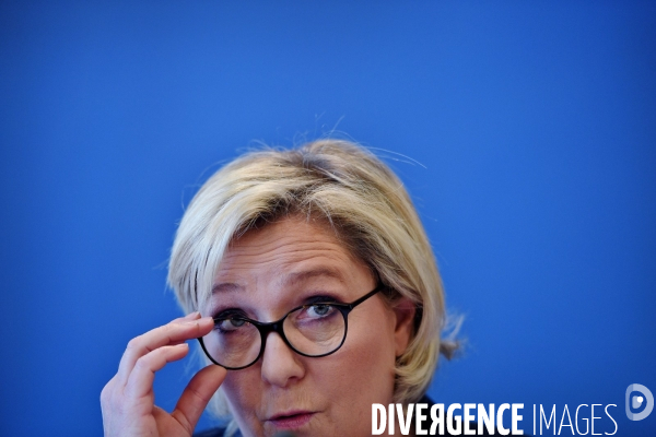 Marine Le Pen dénonce une fatwa bancaire