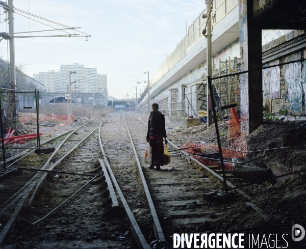 Bidonville sur la petite ceinture au nord de Paris