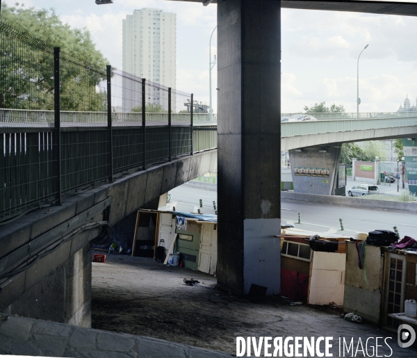 Bidonville sous le périphérique, Porte de la Chapelle