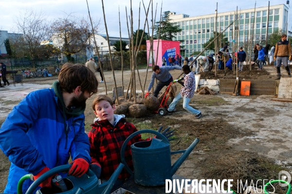 Grand Paris Express.Chantier participatif de la pepiniere des 68 premiers arbres des 68 gares du futur metro