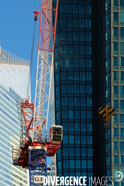 Une grue  du chantier de construction de la future tour Saint Gobain