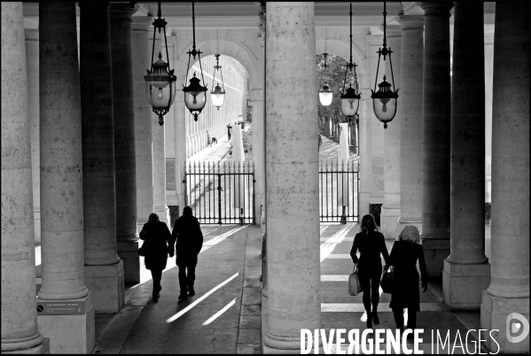 Promeneurs au Palais royal