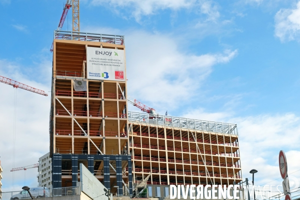 L  immeuble Enjoy, le plus grand immeuble de bureaux a energie positive en structure bois de France.