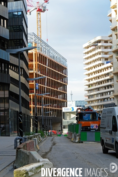 L  immeuble Enjoy, le plus grand immeuble de bureaux a energie positive en structure bois de France.