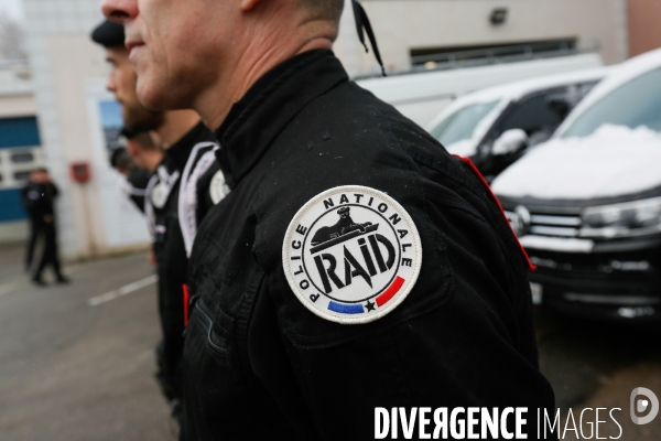 Visite de Gérard Collomb, Ministre de l Intérieur dans les locaux du RAID