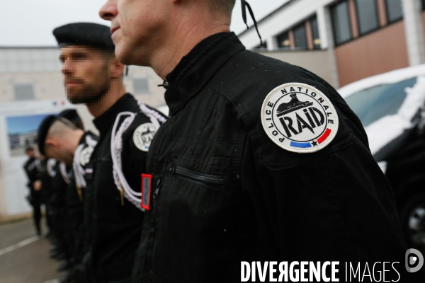 Visite de Gérard Collomb, Ministre de l Intérieur dans les locaux du RAID