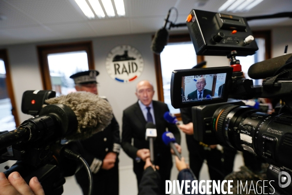 Visite de Gérard Collomb, Ministre de l Intérieur dans les locaux du RAID