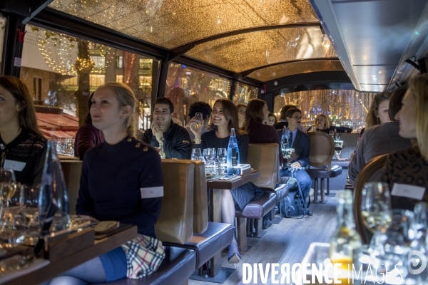 Dîner dans le Bustronome