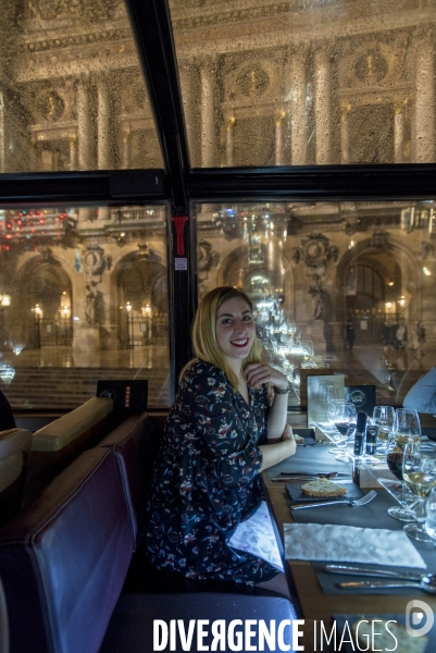 Dîner dans le Bustronome