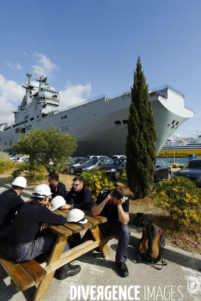 TOULON : Refonte du Porte-Avions CHARLES de GAULLE.