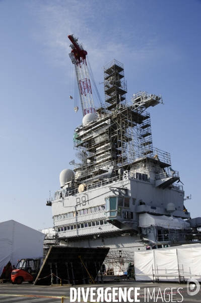 TOULON : Refonte du Porte-Avions CHARLES de GAULLE.