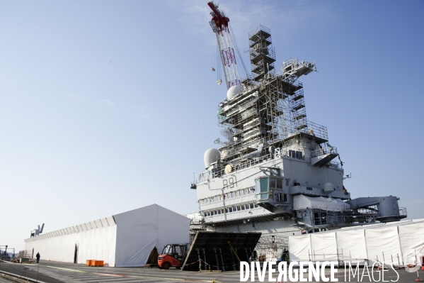 TOULON : Refonte du Porte-Avions CHARLES de GAULLE.