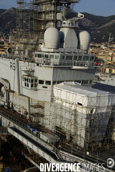 TOULON : Refonte du Porte-Avions CHARLES de GAULLE.