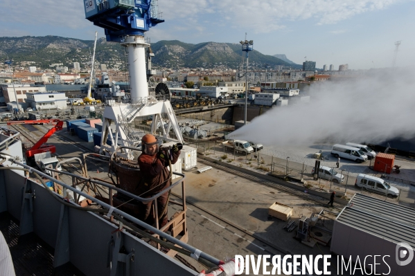 TOULON : Refonte du Porte-Avions CHARLES de GAULLE.