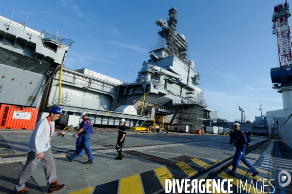 TOULON : Refonte du Porte-Avions CHARLES de GAULLE.