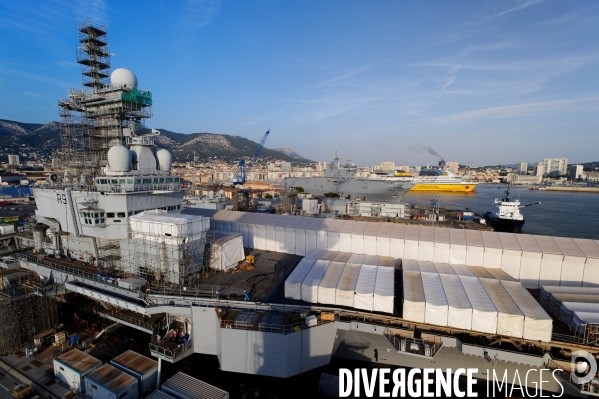 TOULON : Refonte du Porte-Avions CHARLES de GAULLE.