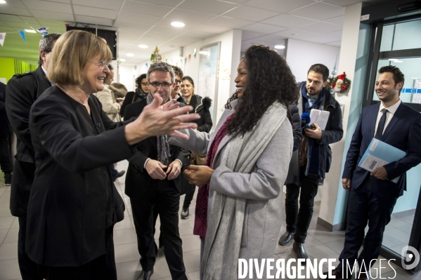 Laura Flessel visite une piscine