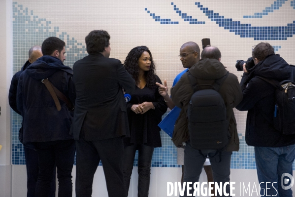 Laura Flessel visite une piscine