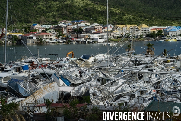 Dégats dans un port après le passage de l ouragan Irma à St-Martin