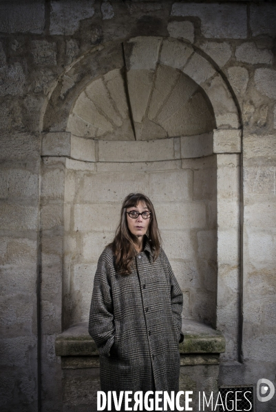 Portrait de l avocate, romanciere et metteuse en scene, hannelore cayre.