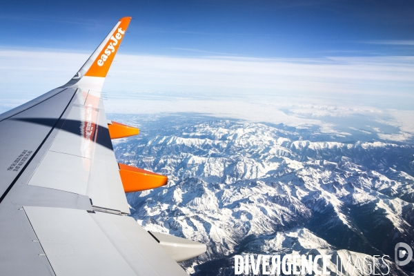 Illustration en vol d une aile d avion de la compagnie low-cost Easy Jet