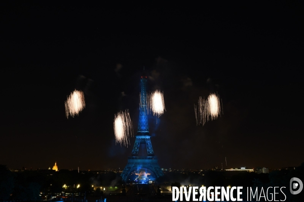 Tour Eiffel. Feu d artifice du 14 juillet