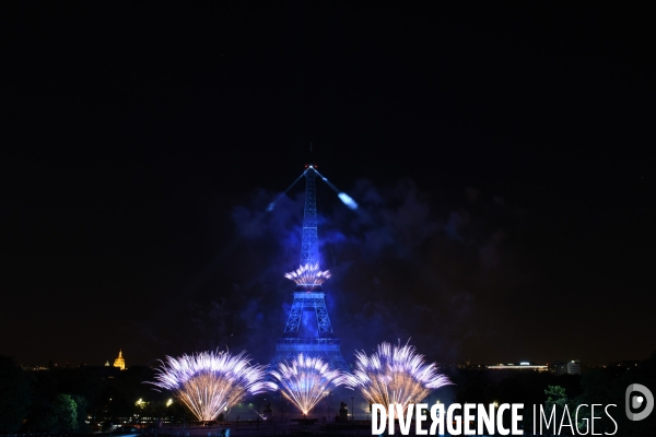 Tour Eiffel. Feu d artifice du 14 juillet