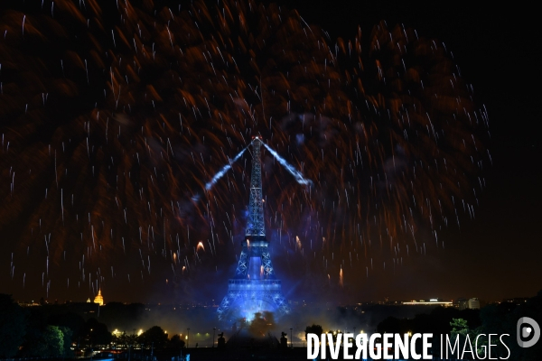 Tour Eiffel. Feu d artifice du 14 juillet