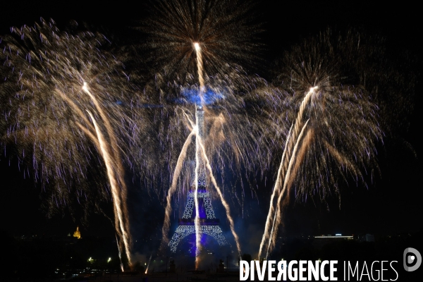 Tour Eiffel. Feu d artifice du 14 juillet