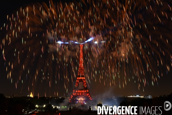 Tour Eiffel. Feu d artifice du 14 juillet