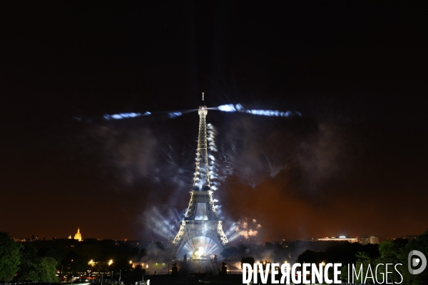 Tour Eiffel. Feu d artifice du 14 juillet