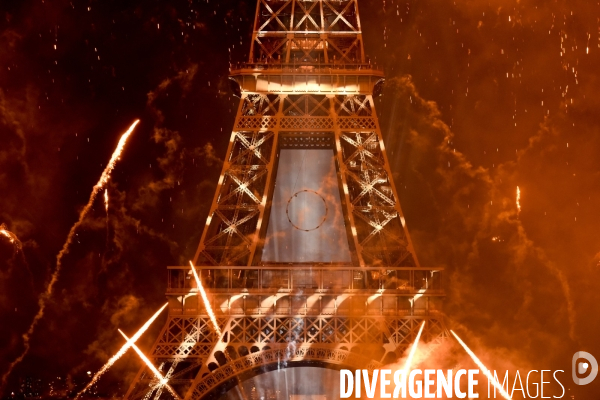 Tour Eiffel. Feu d artifice du 14 juillet