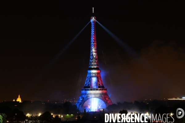 Tour Eiffel. Feu d artifice du 14 juillet