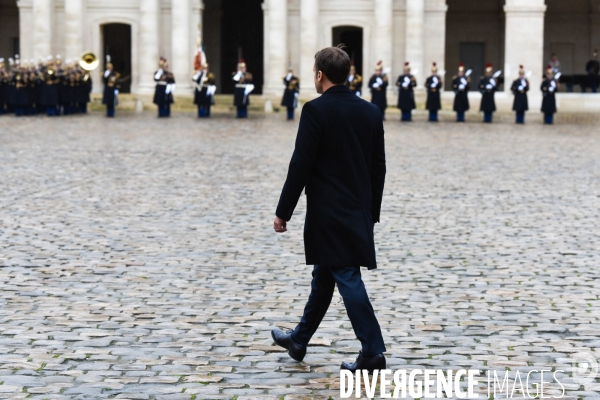 Emmanuel Macron. Prise d armes  aux Invalides