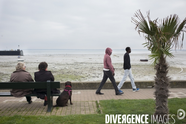 Vie quotidienne au cao de cancale, ou une soixantaine de refugies venus de calais ont ete accueillis.