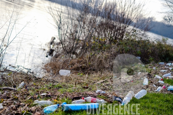 Décrue, place aux plastiques!