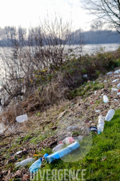 Décrue, place aux plastiques!