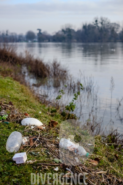 Décrue, place aux plastiques!