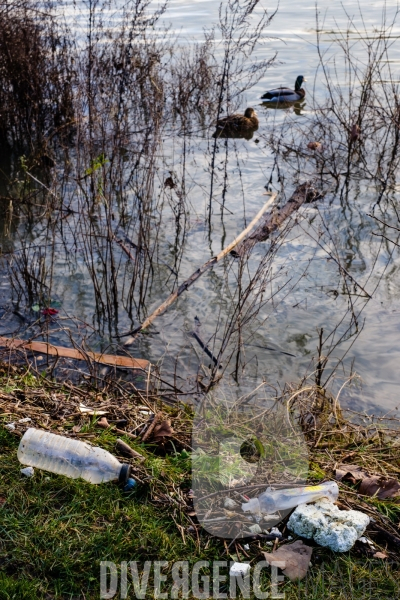 Décrue, place aux plastiques!