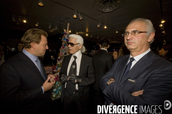 Karl lagerfeld inaugure les vitrines de noel du printemps