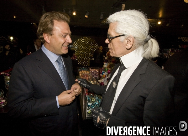 Karl lagerfeld inaugure les vitrines de noel du printemps