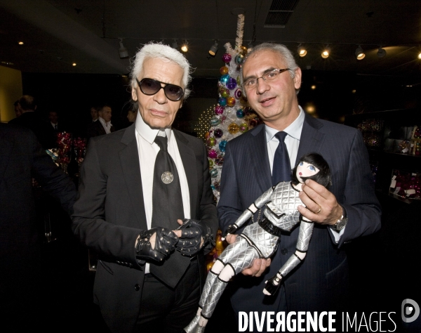 Karl lagerfeld inaugure les vitrines de noel du printemps