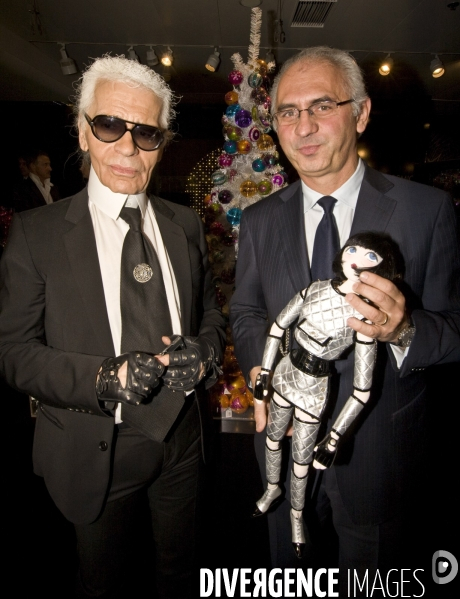 Karl lagerfeld inaugure les vitrines de noel du printemps